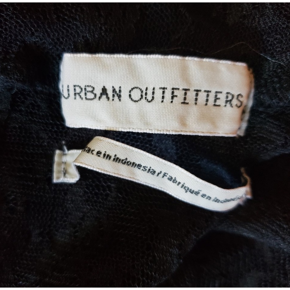 Pre owned URBAN OUTFITTERS black lace high neck top in excellent condition - Picture 9 of 10